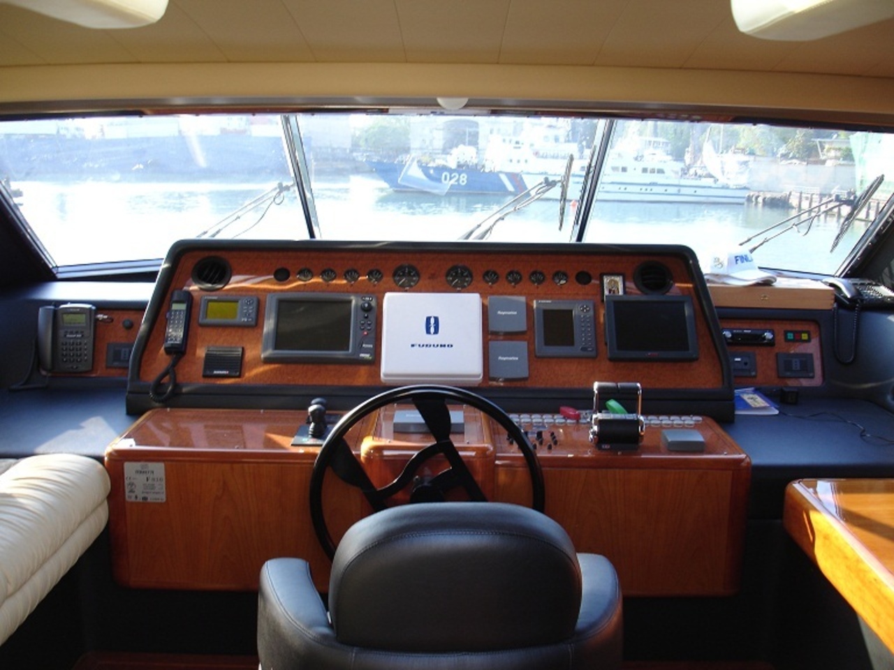 Яхта Ferretti (81 фут)